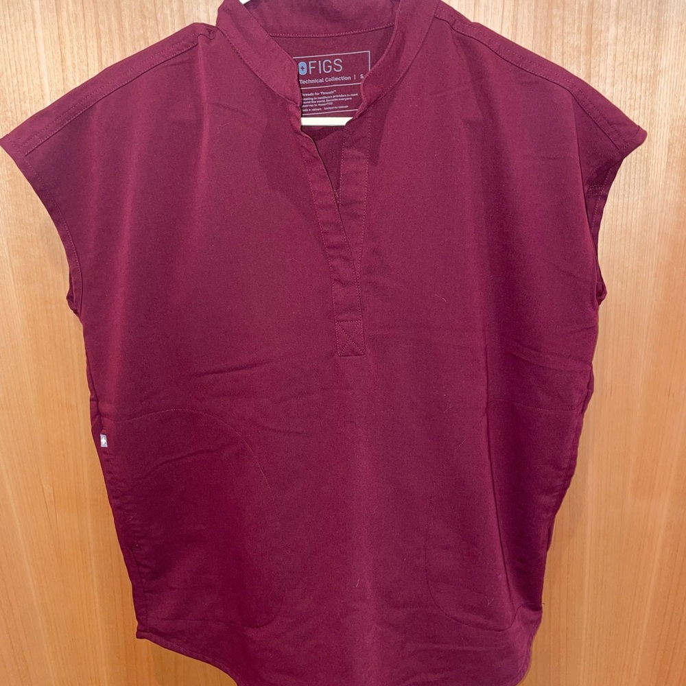 Burgundy figs scrubs